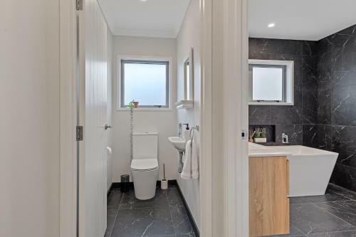 Sunny Daze - Papamoa Beach Holiday Home