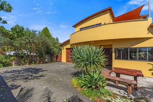 Papamoa Coastal Retreat - Papamoa Holiday Home
