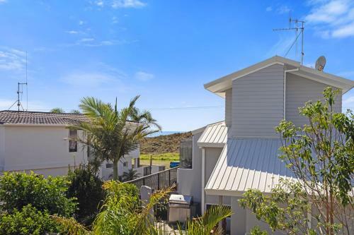 Papamoa Coastal Retreat - Papamoa Holiday Home