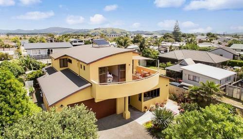 Papamoa Coastal Retreat - Papamoa Holiday Home