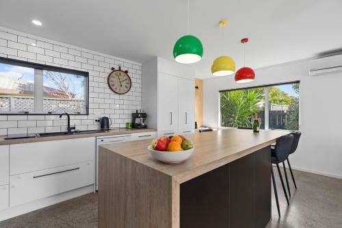 Lazy Sun Daze - Papamoa Holiday Home