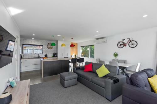 Lazy Sun Daze - Papamoa Holiday Home