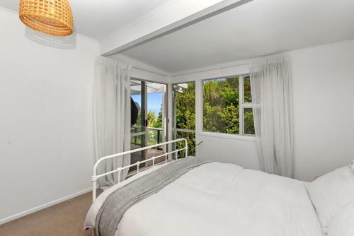 The Piha Beach House - Piha Holiday Home