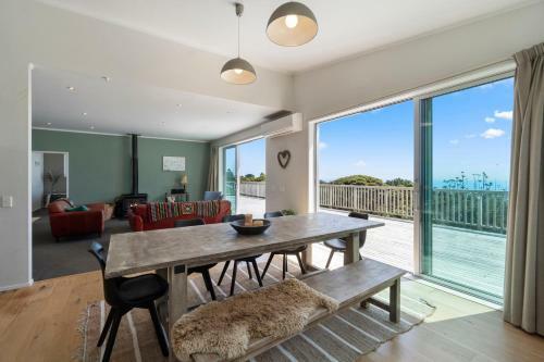 Ocean Break - Piha Holiday Home