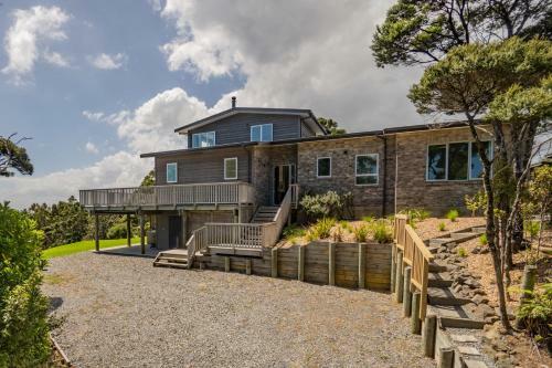 Ocean Break - Piha Holiday Home