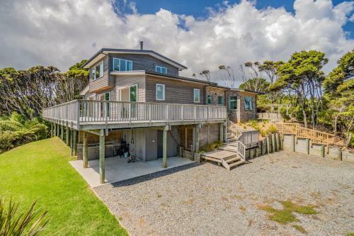 Ocean Break - Piha Holiday Home