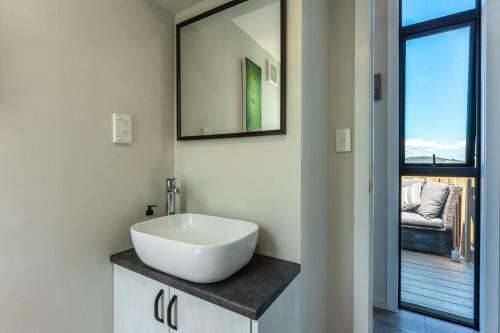 Island Escape - Onetangi Tiny Holiday Home