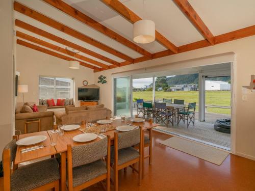 Hangar 17 - Pauanui Holiday Home