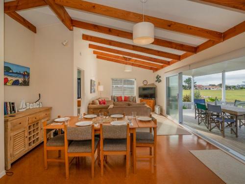 Hangar 17 - Pauanui Holiday Home