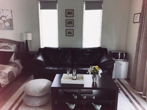 Modern Self Contained Apartment In Riverhead