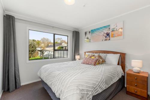 Kopu Cottage - Raglan Holiday Home