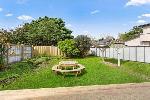 Kopu Cottage - Raglan Holiday Home