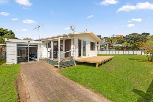 Kopu Cottage - Raglan Holiday Home