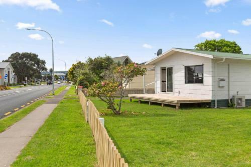 Kopu Cottage - Raglan Holiday Home