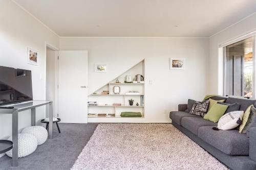 Sleek, Stylish, 4 Bed With Sensational Views