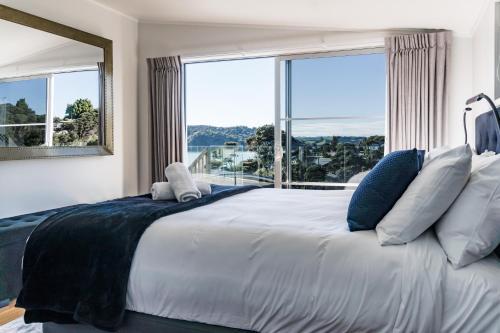 Sleek, Stylish, 4 Bed With Sensational Views