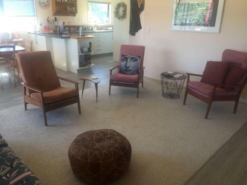 Raglan Beach Retreat - 2 Bedrooms - With Wifi