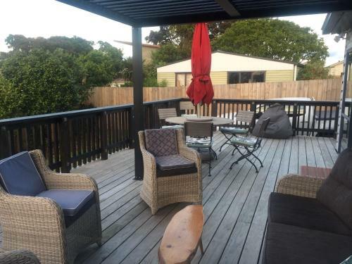 Raglan Beach Retreat - 2 Bedrooms - With Wifi