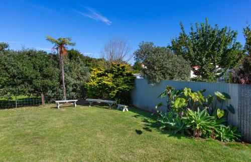 Raglan Beach Retreat - 2 Bedrooms - With Wifi