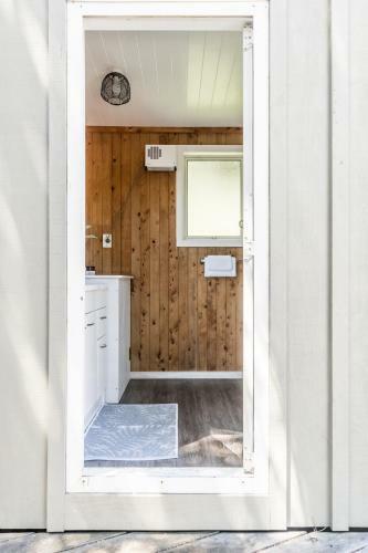 Unique Tiny Home Holidaying In The Surf Shack