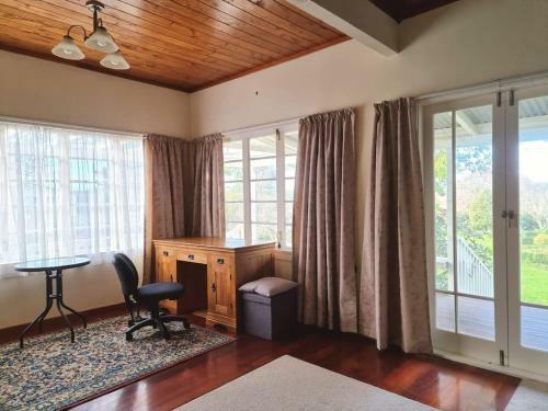 Wonderful 3br House With Spacious Gardens - Wifi