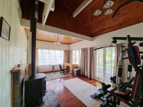 Wonderful 3br House With Spacious Gardens - Wifi