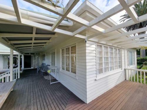 Wonderful 3br House With Spacious Gardens - Wifi