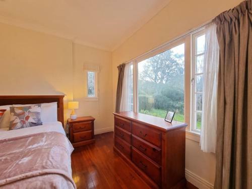Wonderful 3br House With Spacious Gardens - Wifi