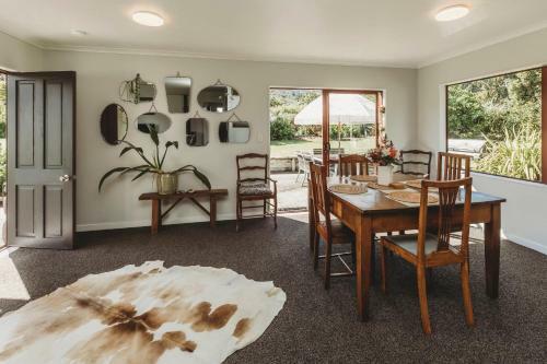 Wharepuni - Oakura Retreat
