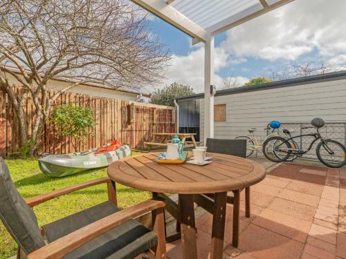 Sunny Days Retreat - Tairua Holiday Home