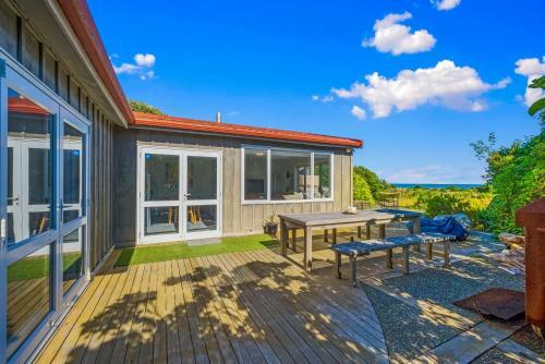 Relax On Rodney - Te Horo Beach Holiday Home