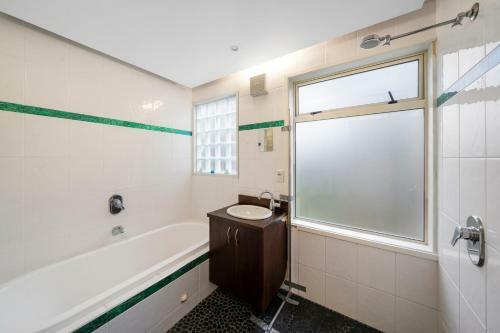 Stroll To The Sea - Te Horo Beach Holiday House