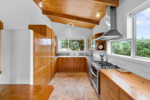 Stroll To The Sea - Te Horo Beach Holiday House