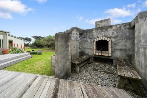 Stroll To The Sea - Te Horo Beach Holiday House