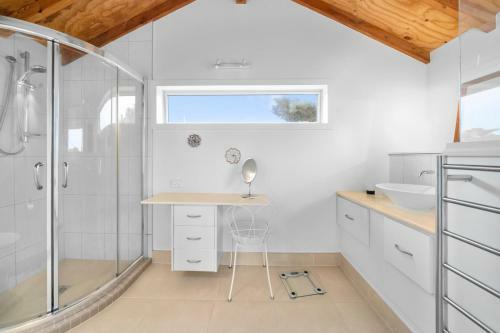 Stroll To The Sea - Te Horo Beach Holiday House