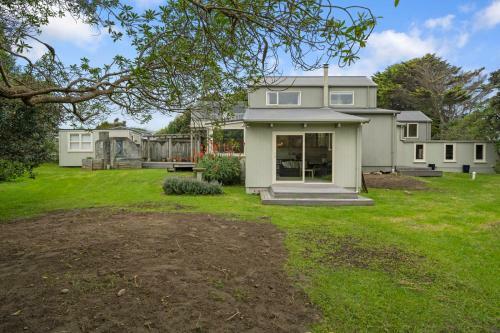 Stroll To The Sea - Te Horo Beach Holiday House