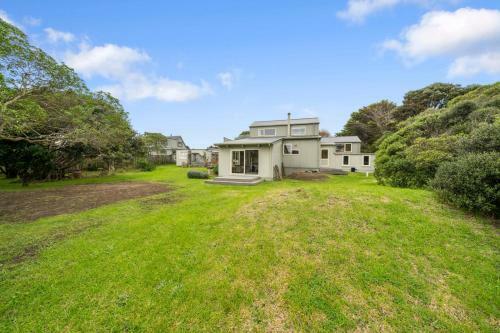Stroll To The Sea - Te Horo Beach Holiday House