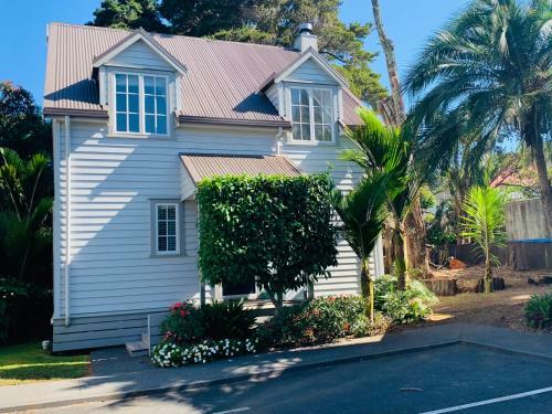 Beach Cottage - Russell Cottage Collection