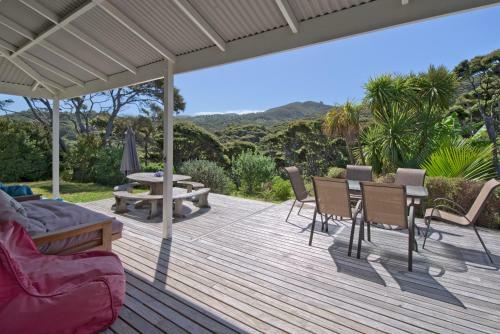 Frosty's Retreat - Great Barrier Island Holiday Home