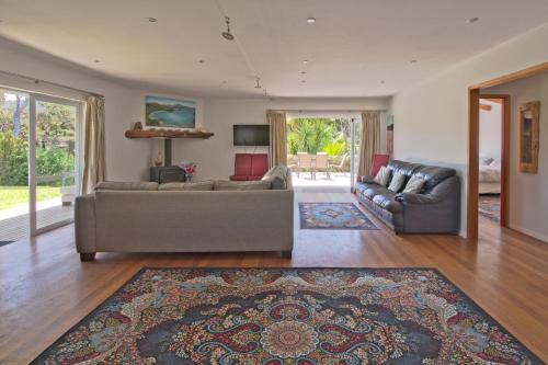 Frosty's Retreat - Great Barrier Island Holiday Home