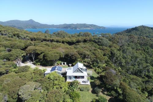 Frosty's Retreat - Great Barrier Island Holiday Home