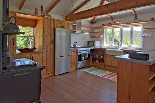 Frosty's Retreat - Great Barrier Island Holiday Home