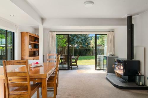 Cosy On Kowhai - Wanaka Holiday Home