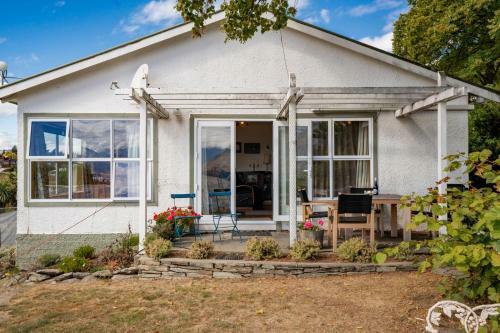 Hill Cottage - Wanaka Holiday Home