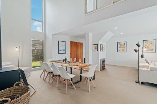 Views On Koru - Wanaka Holiday Home