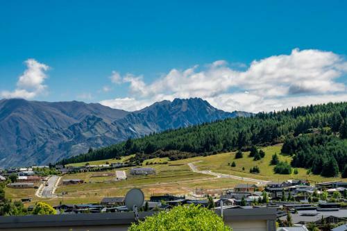 Views On Koru - Wanaka Holiday Home