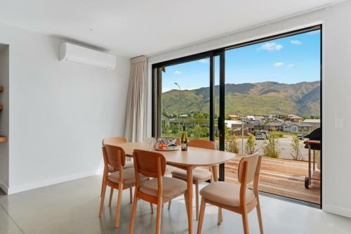 Alpine Bliss - Wanaka Holiday Home