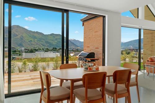 Alpine Bliss - Wanaka Holiday Home