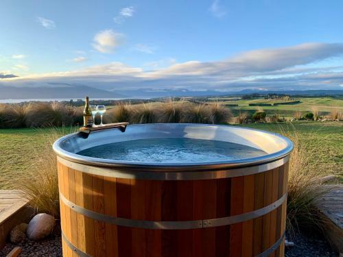 Fiordland Eco-retreat -- Panoramic Views -- Hot Tub