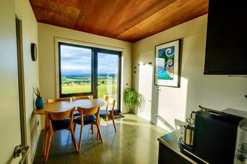 Fiordland Eco-retreat -- Panoramic Views -- Hot Tub
